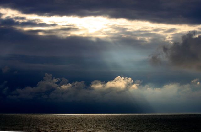 Ciel et mer avant la pluie