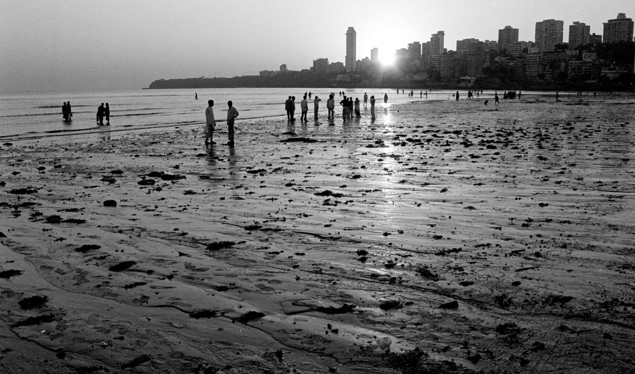 BARRE Yvon Mumbai beach 1