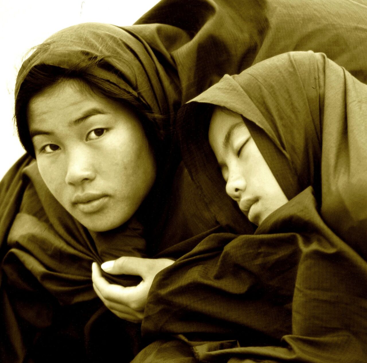 BARRE Yvon laos  sisters