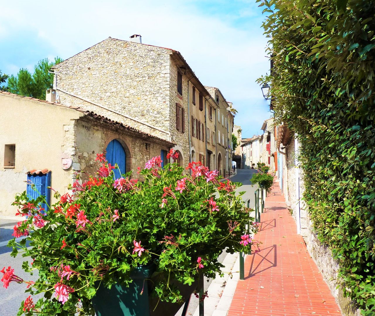 CHAR Jean Vers le village...