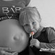 Didier Harmant - Maman enceinte et petite fille à la sucette