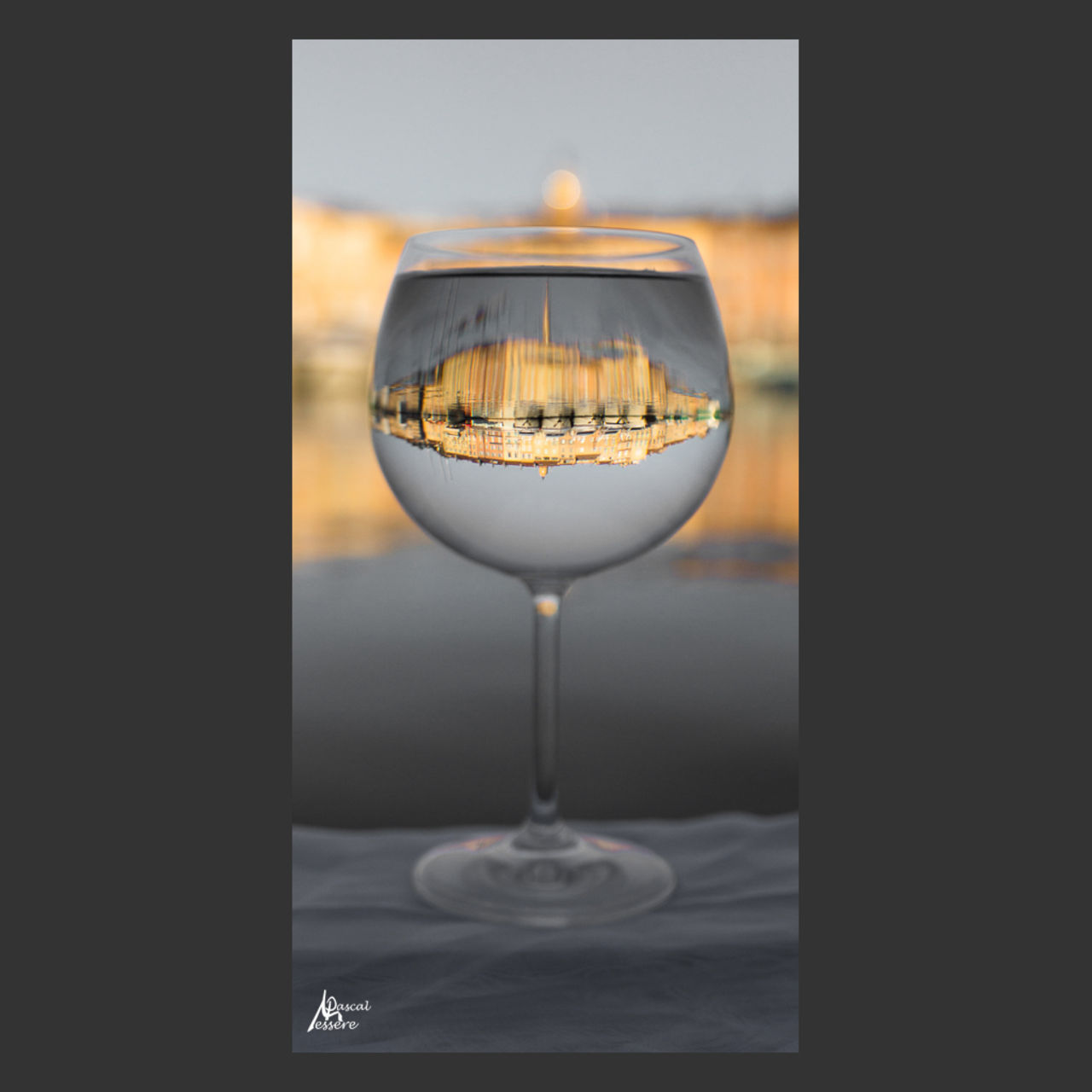 MPphoto83 Dans le Verre - DSC02338 - N&B