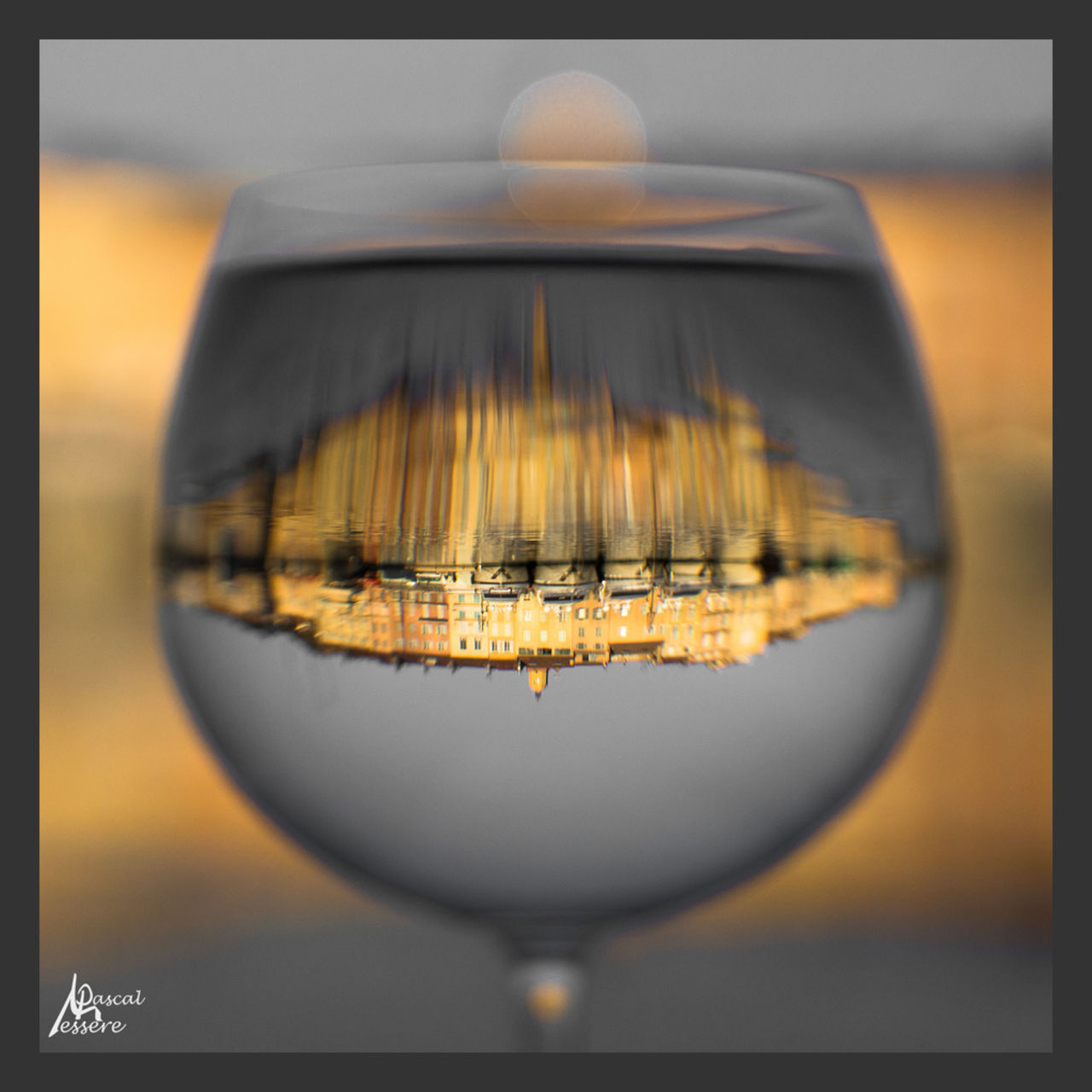 MPphoto83 Dans le Verre - DSC02361 - N&B