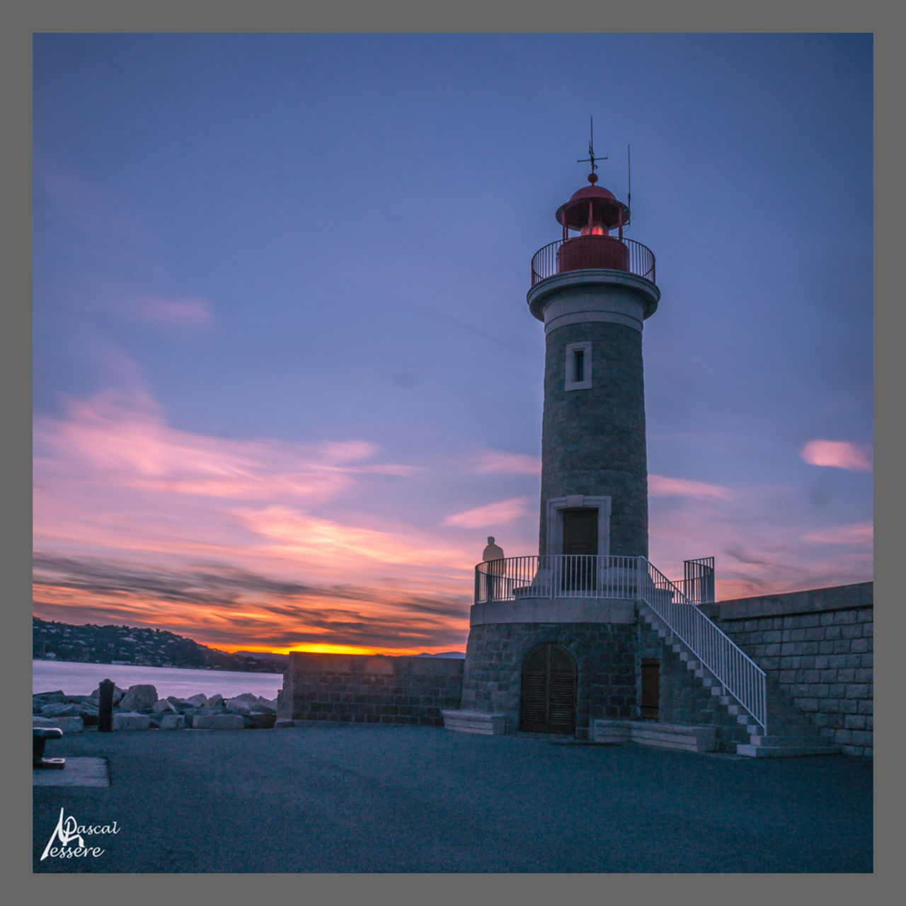 MPphoto83 Le Fantôme du phare rouge